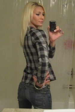 Melody Taking Selfshots